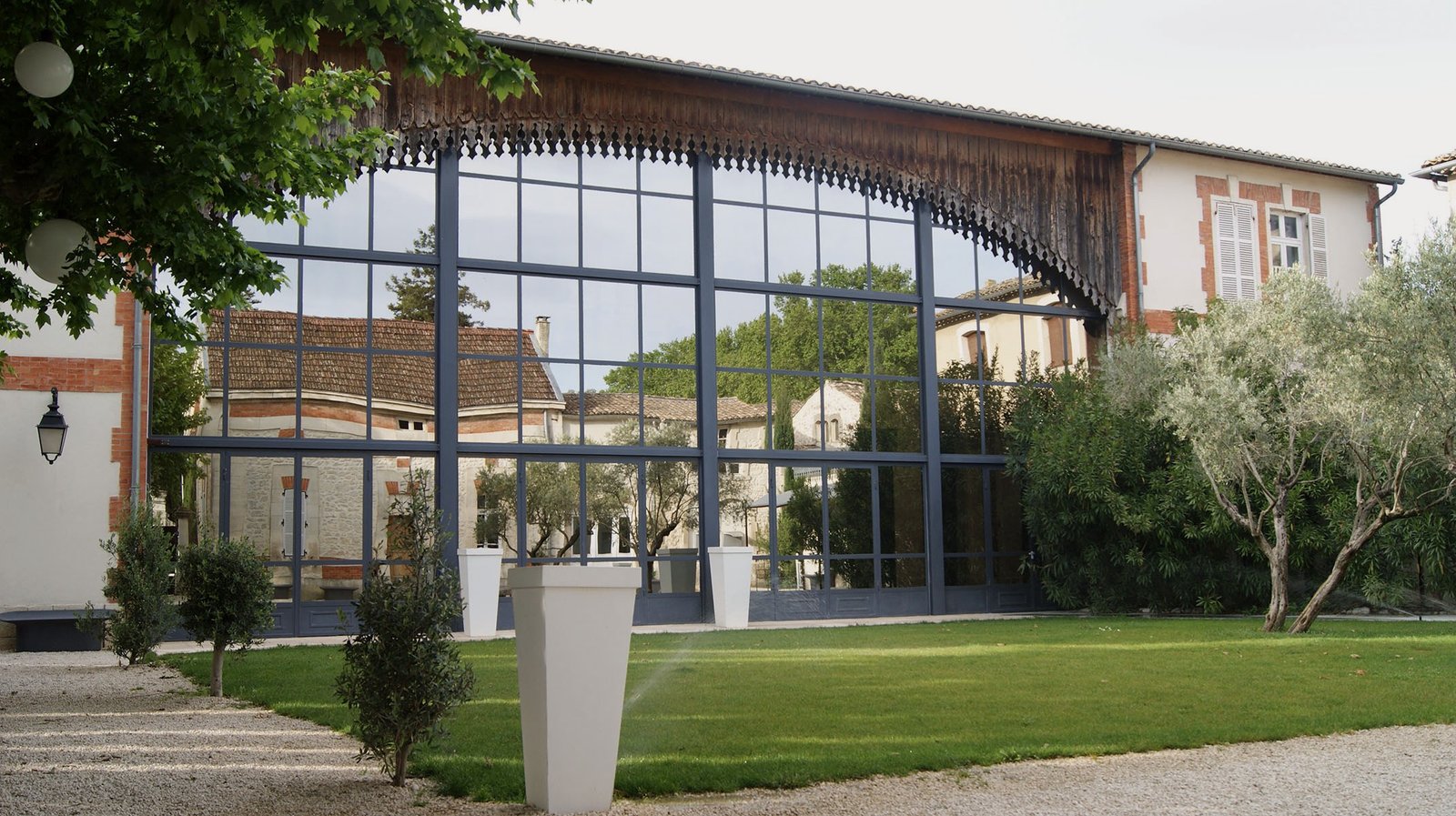 La Verrière et sa pelouse, côté jardin
