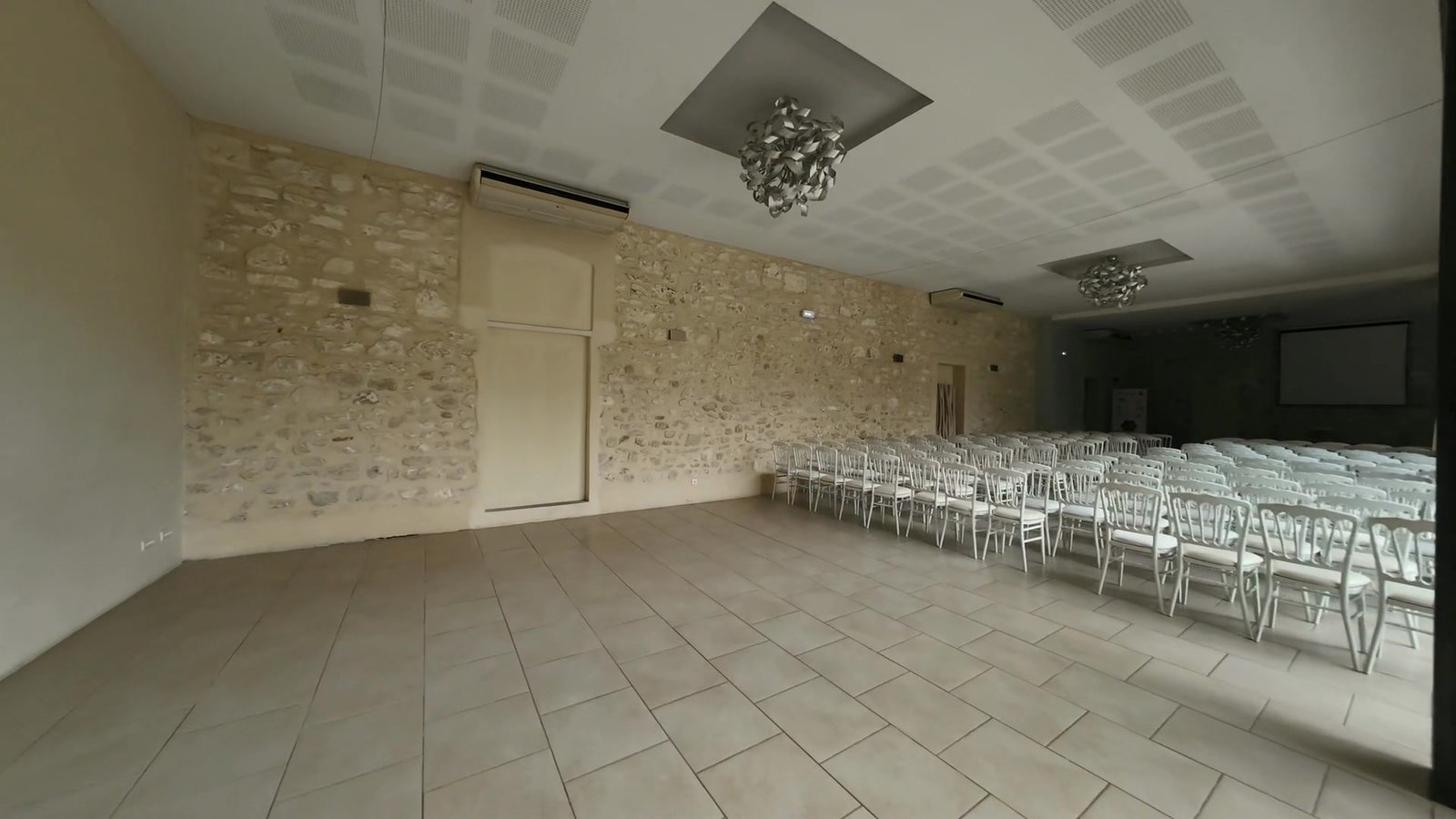 La Verrière en configuration théâtre, puis l'Atelier
